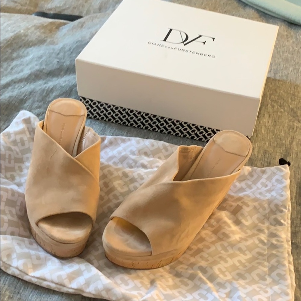 DVF Manila wedges in camel
